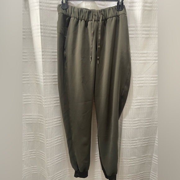 Lululemon On The Fly Jogger - Picture 13 of 16